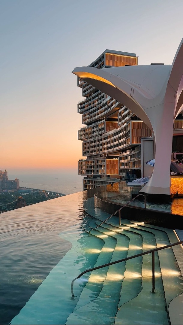 incredible sky pool & bar for your next trip to Dubai! 🤩