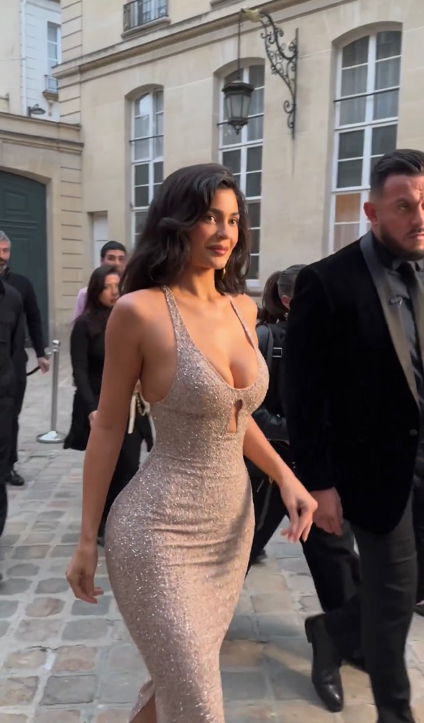 Kylie Jenner at Fashion week / schiaparelli