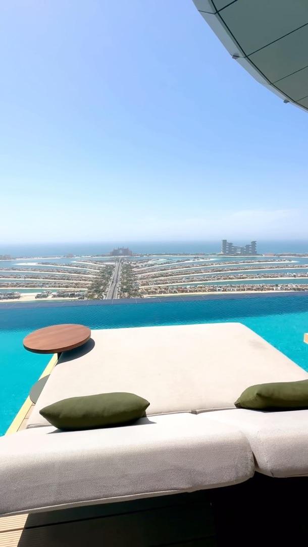 One of the best sky pool in the world with a 360 views of Dubai.
